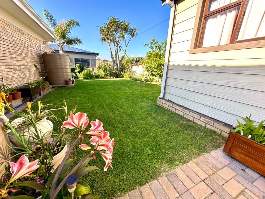 4 Bedroom Property for Sale in Fraaiuitsig Western Cape